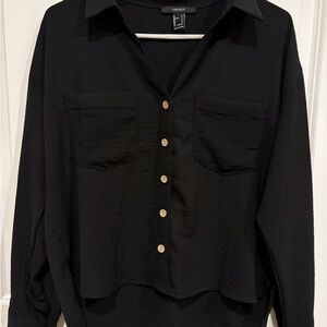 NWOT Women's Forever 21 Black Button Down Collared Lightweight Blouse Size Small